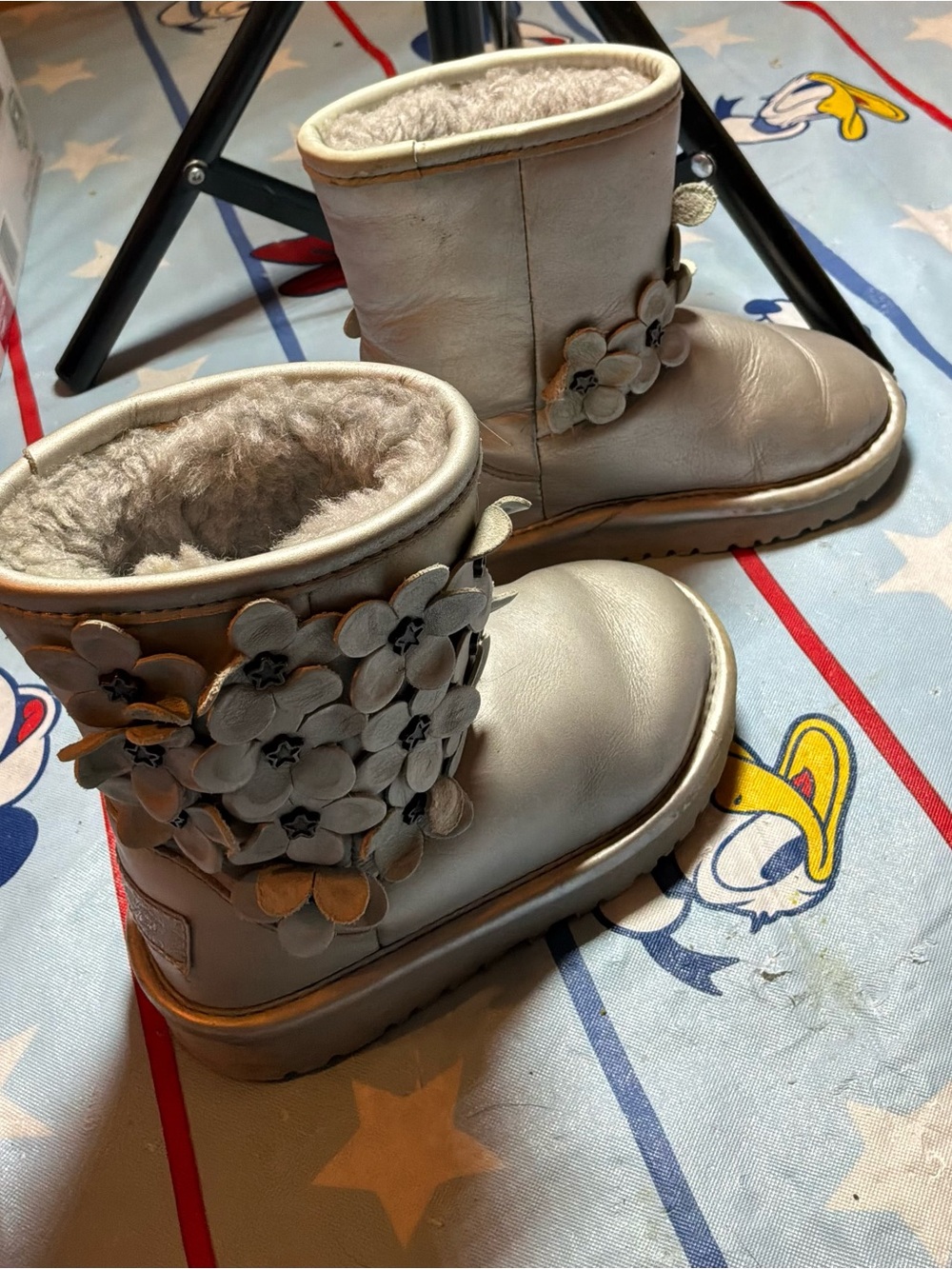 UGG classic short flora boots metallic silver size 9 child
